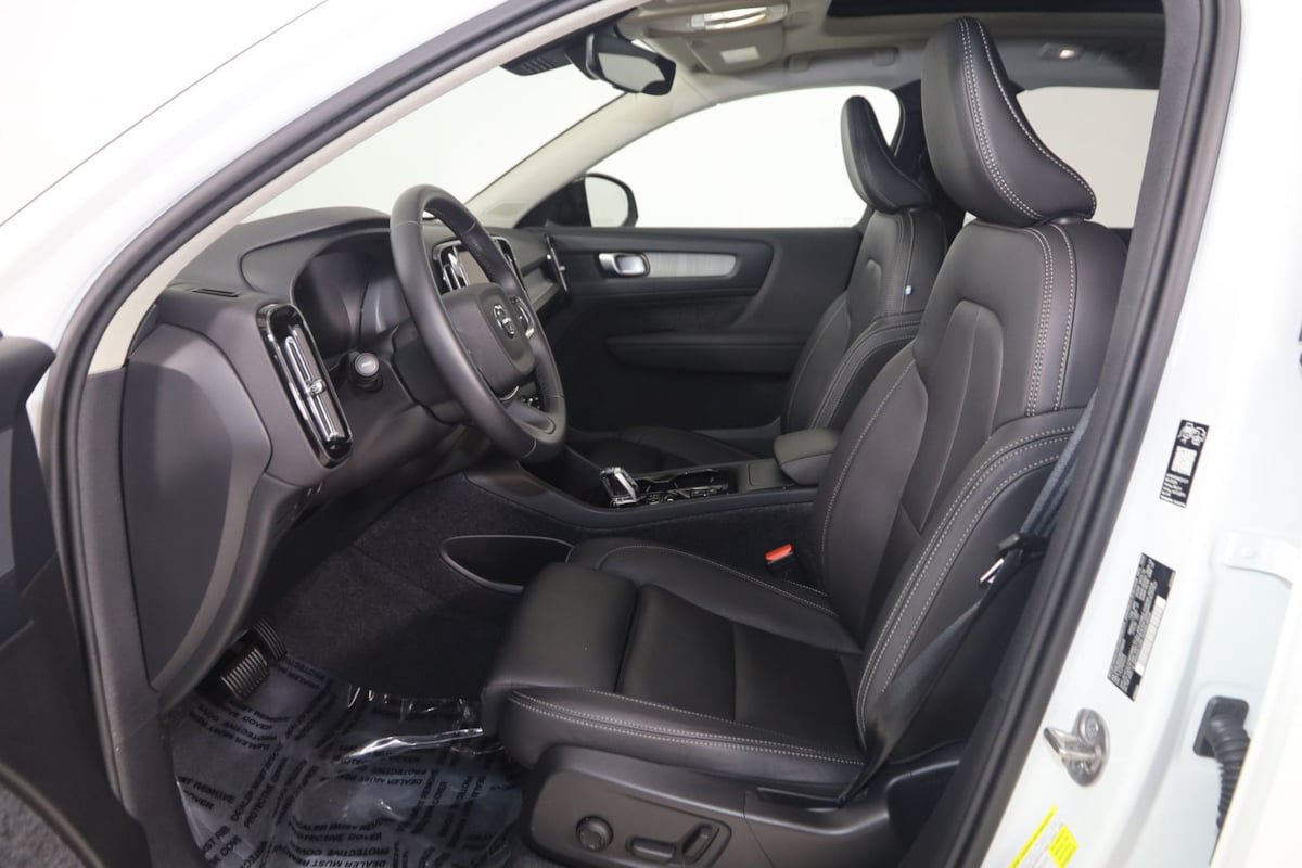Used 2026 Volvo XC40 B5 Plus AWD/4WD image 12