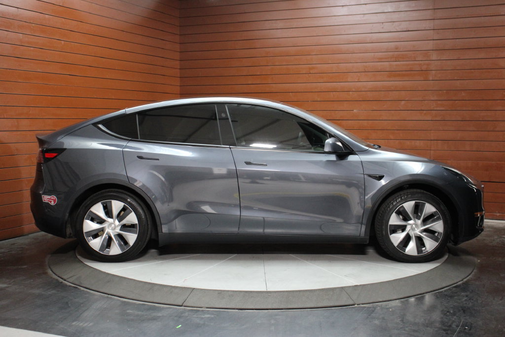 Used 2023 Tesla Model Y Long Range AWD/4WD image 34