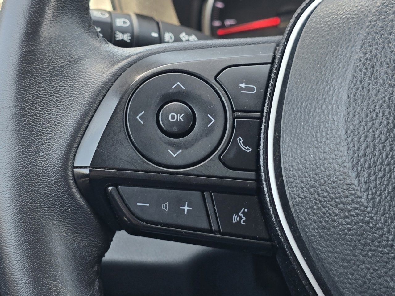 Certified 2021 Toyota RAV4 XLE Premium AWD/4WD image 31