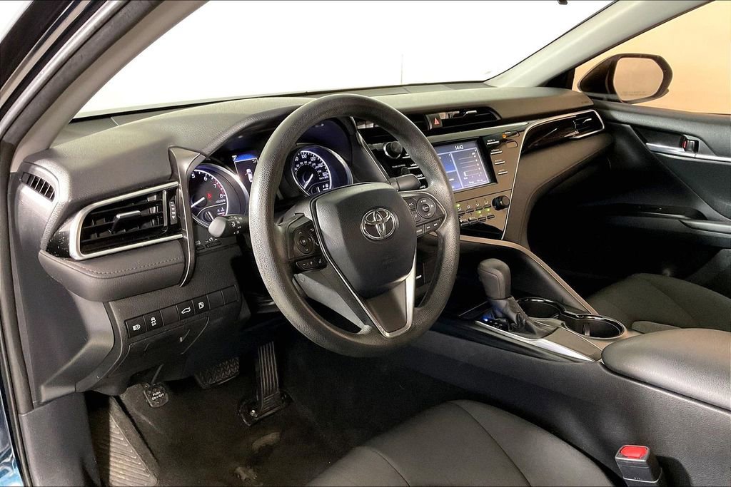 Used 2018 Toyota Camry LE FWD image 14