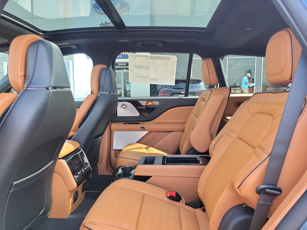 New 2026 Lincoln Aviator Black Label w/ Jet Appearance Package AWD/4WD image 14