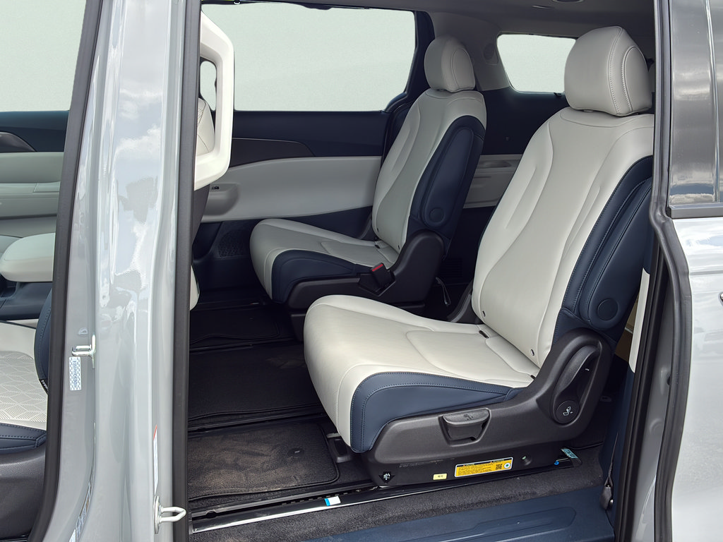 New 2027 Kia Carnival SX w/ Dark Edition Package FWD image 25