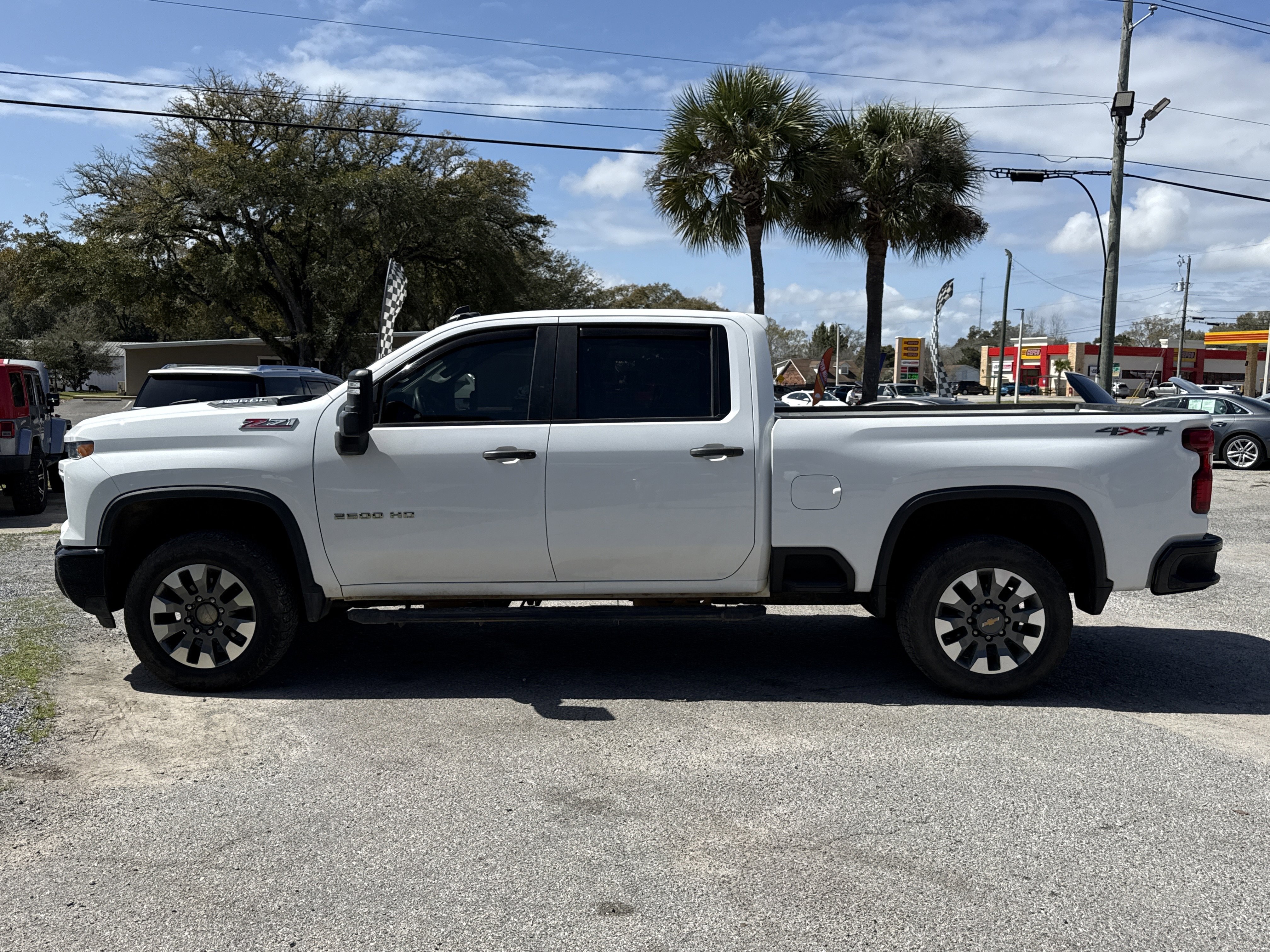 Used 2024 Chevrolet Silverado 2500 Custom w/ Custom Value Package image 2
