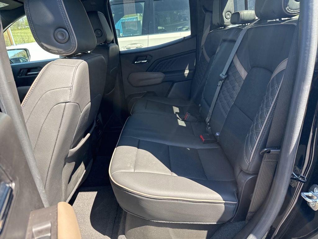 Used 2023 GMC Canyon Denali image 6