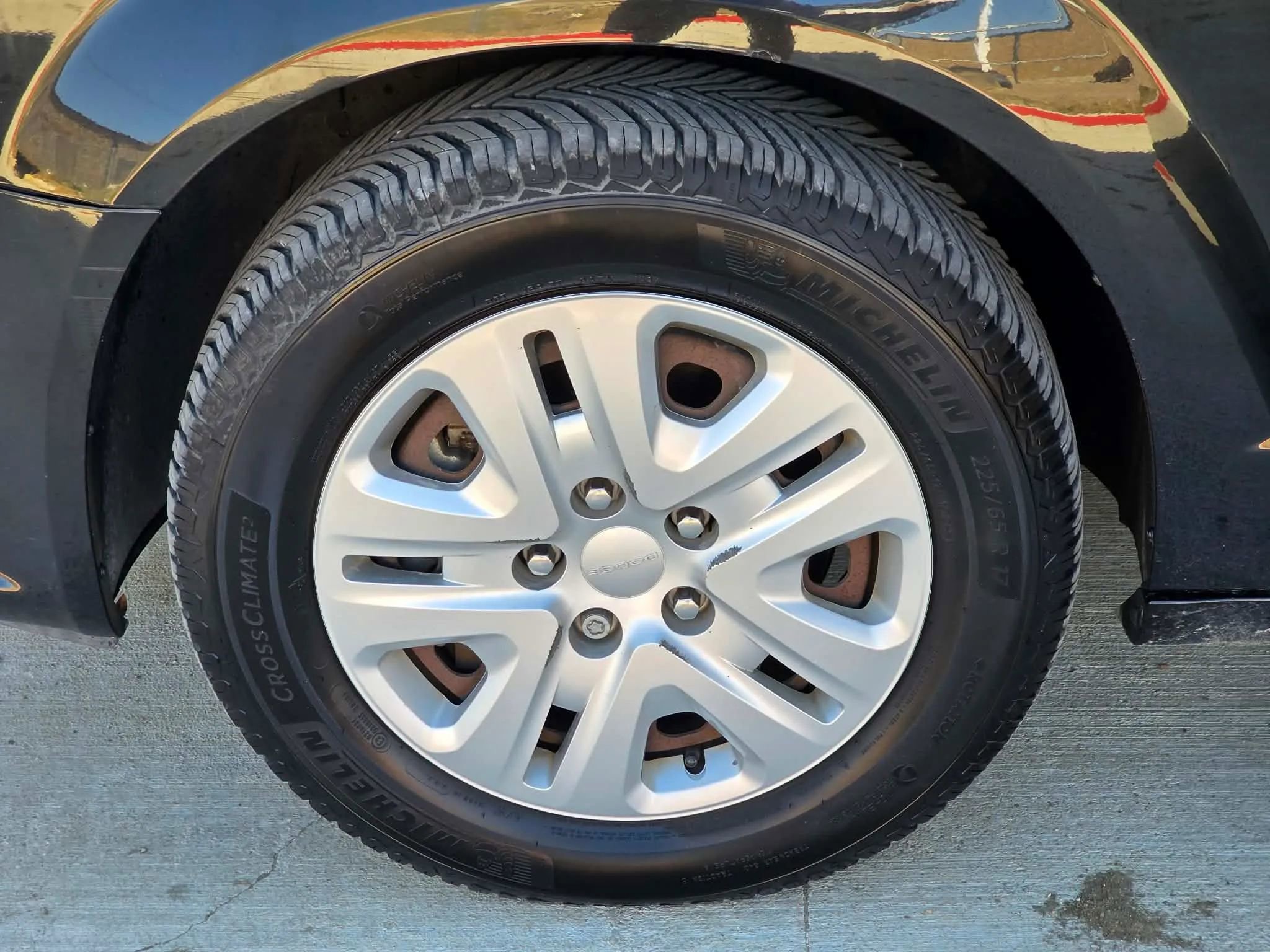 Used 2018 Dodge Grand Caravan SE image 31