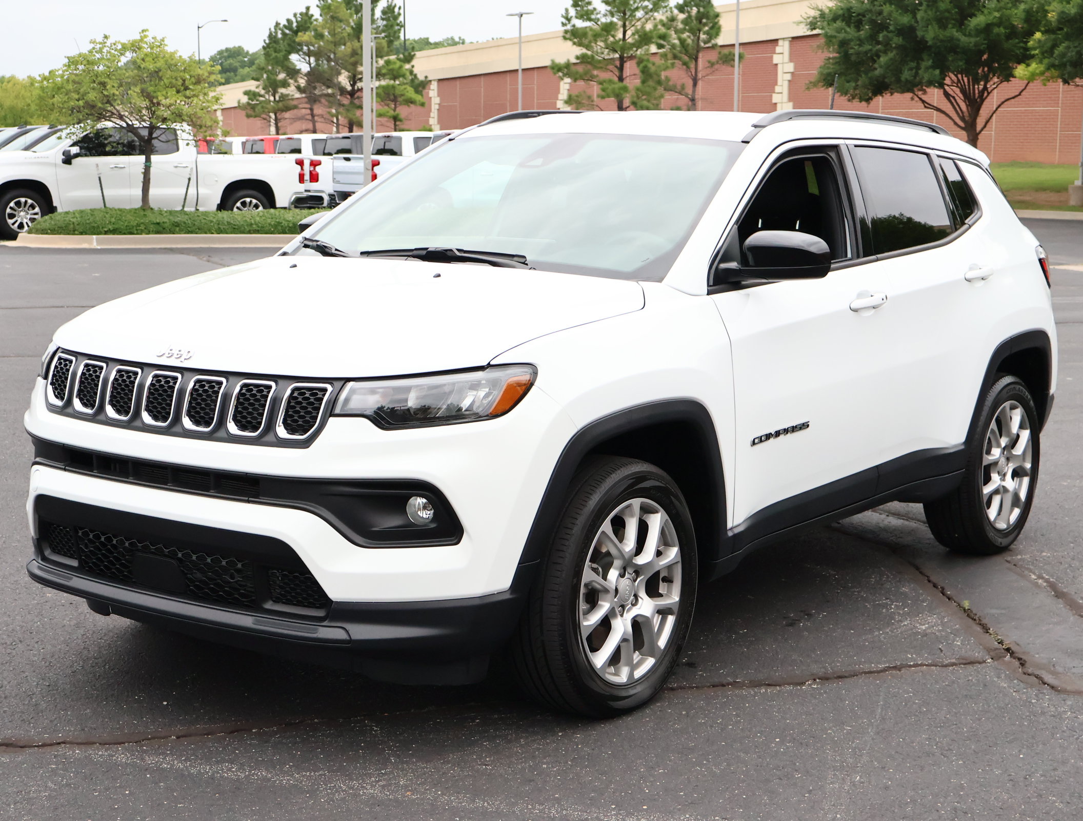 Used 2023 Jeep Compass Latitude AWD/4WD image 29