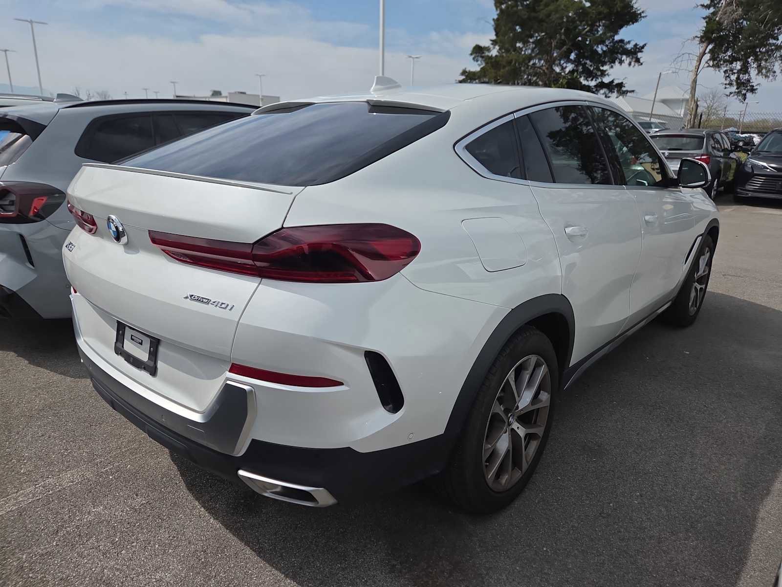 Used 2023 BMW X6 xDrive40i w/ Premium Package image 5