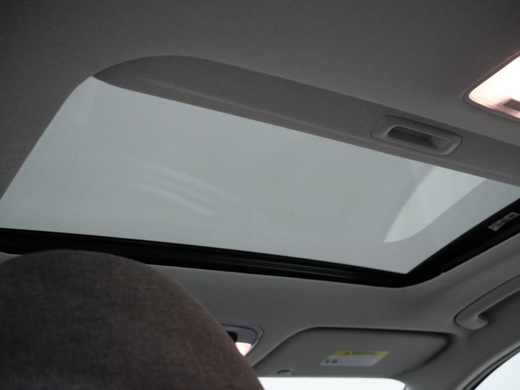 Used 2025 Hyundai Elantra Limited FWD image 4