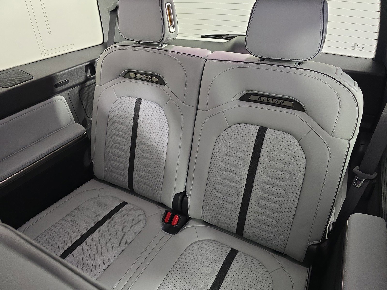 Used 2024 Rivian R1S Adventure AWD/4WD image 22