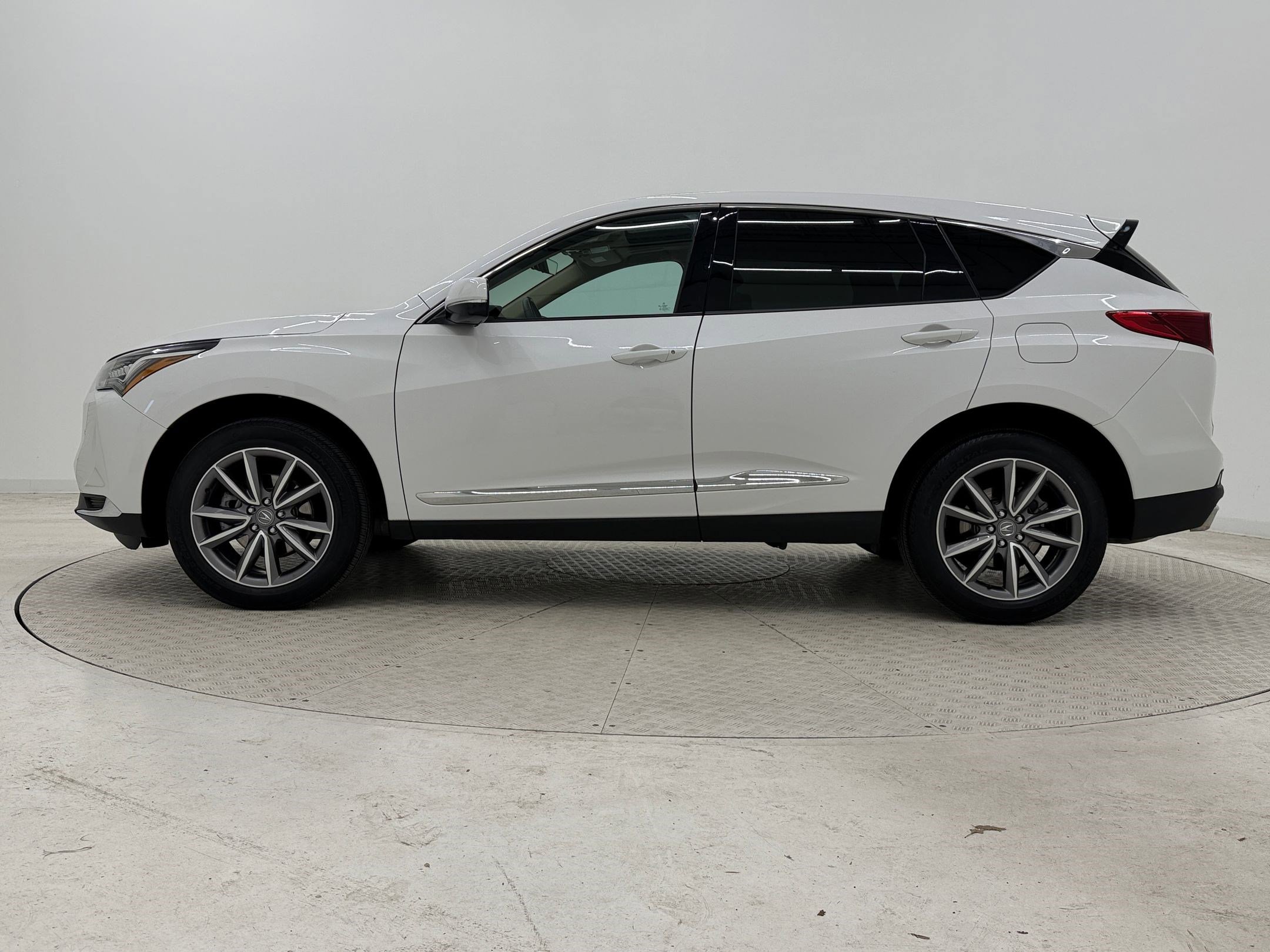 Used 2024 Acura RDX SH-AWD w/ Technology Package image 2