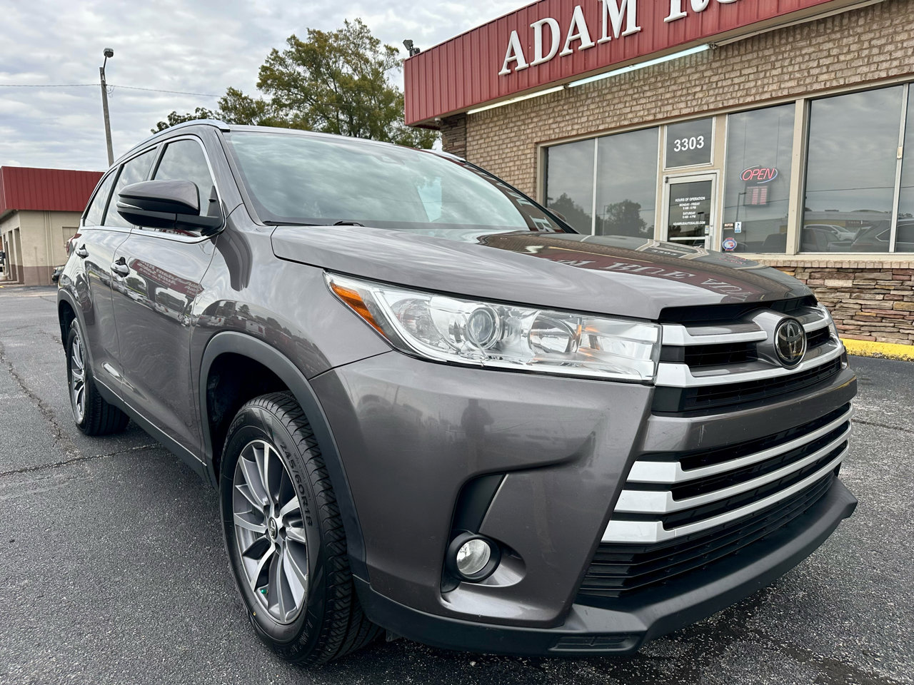 Used 2019 Toyota Highlander XLE image 2