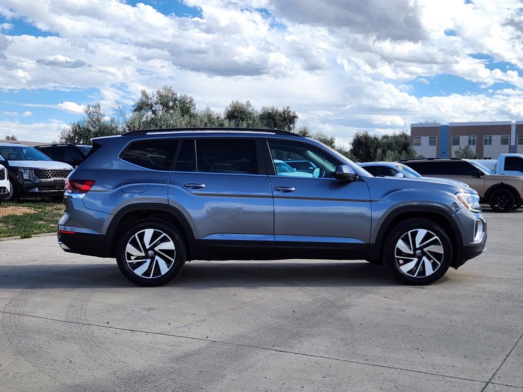 Used 2024 Volkswagen Atlas SE AWD/4WD image 4