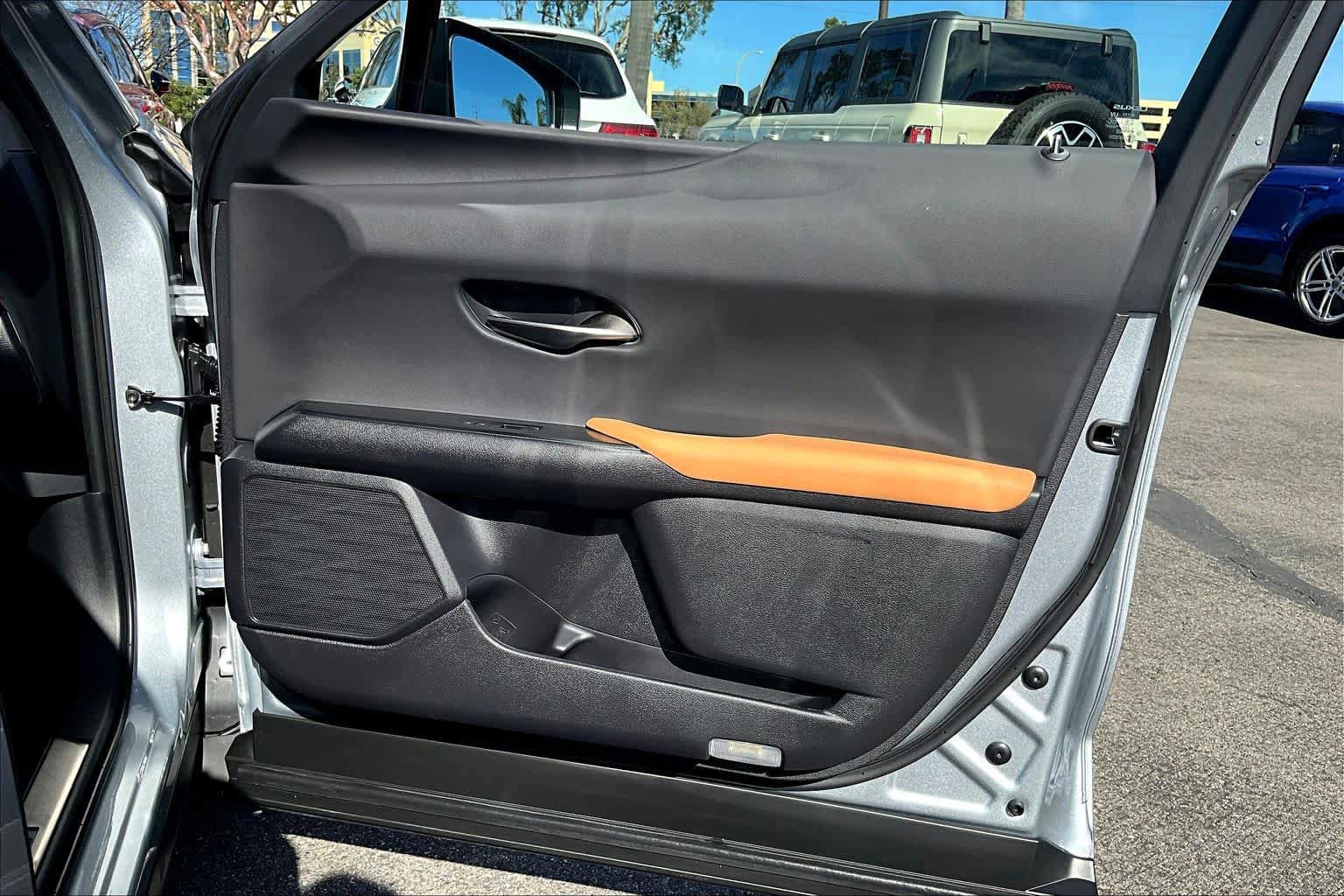 Certified 2025 Lexus UX 300h FWD w/ Accessory Package (Z1) image 21