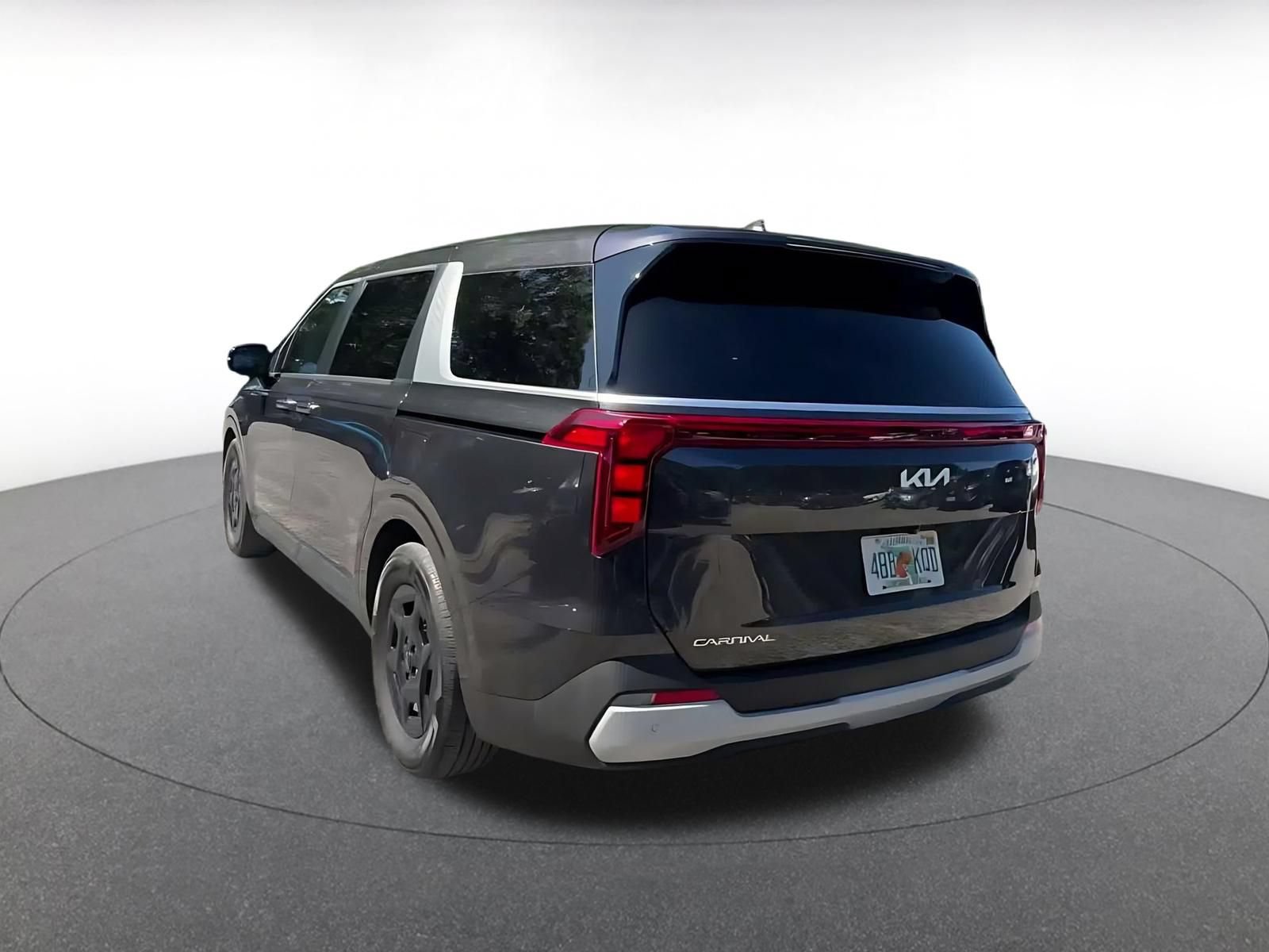 Used 2026 Kia Carnival FWD image 10