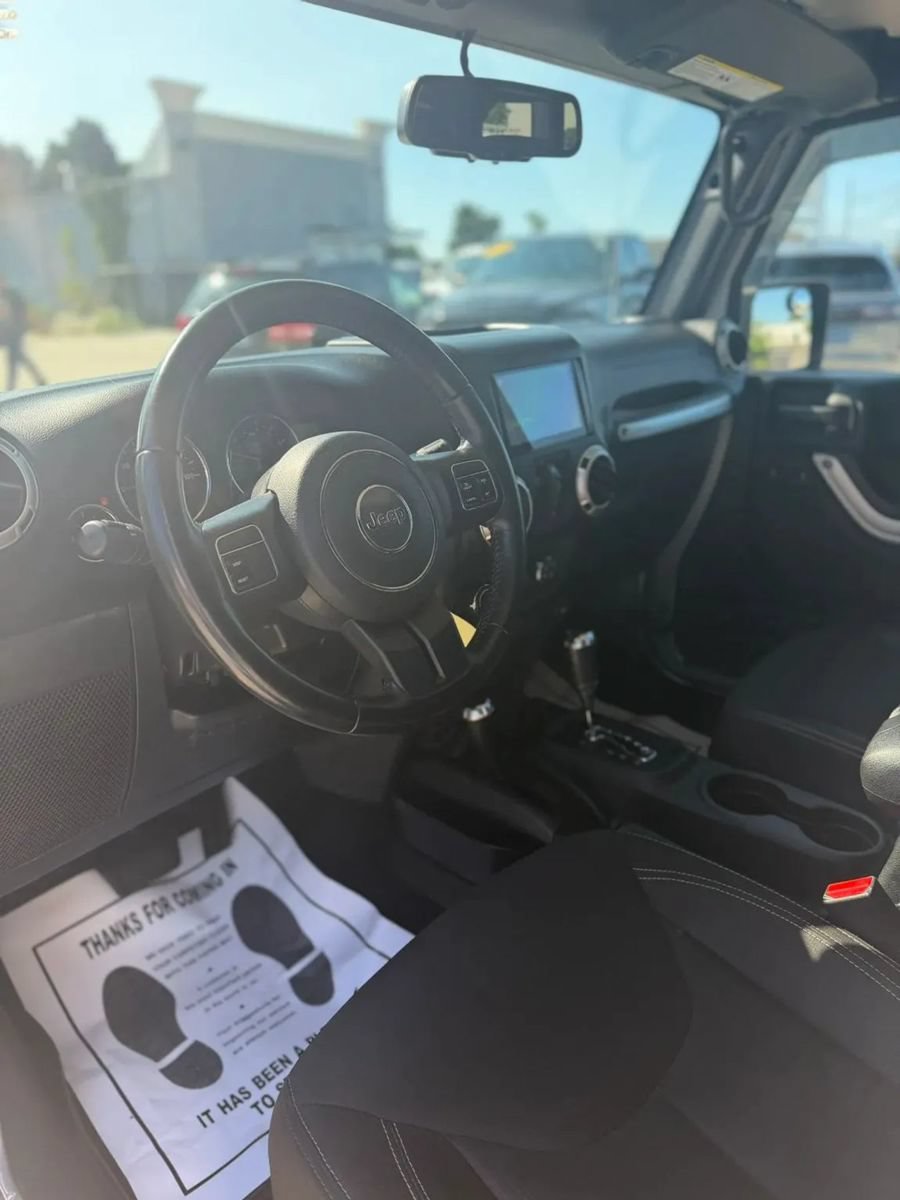 Used 2017 Jeep Wrangler Unlimited Sahara AWD/4WD image 10