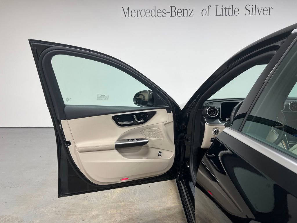 Used 2025 Mercedes-Benz C 300 4MATIC Sedan image 17