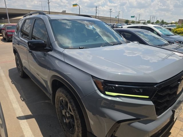 Used 2023 Honda Pilot TrailSport image 3