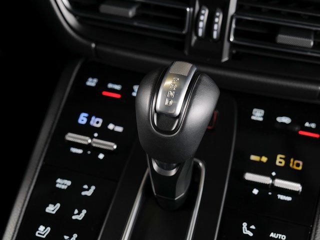 Certified 2026 Porsche Macan AWD/4WD image 17