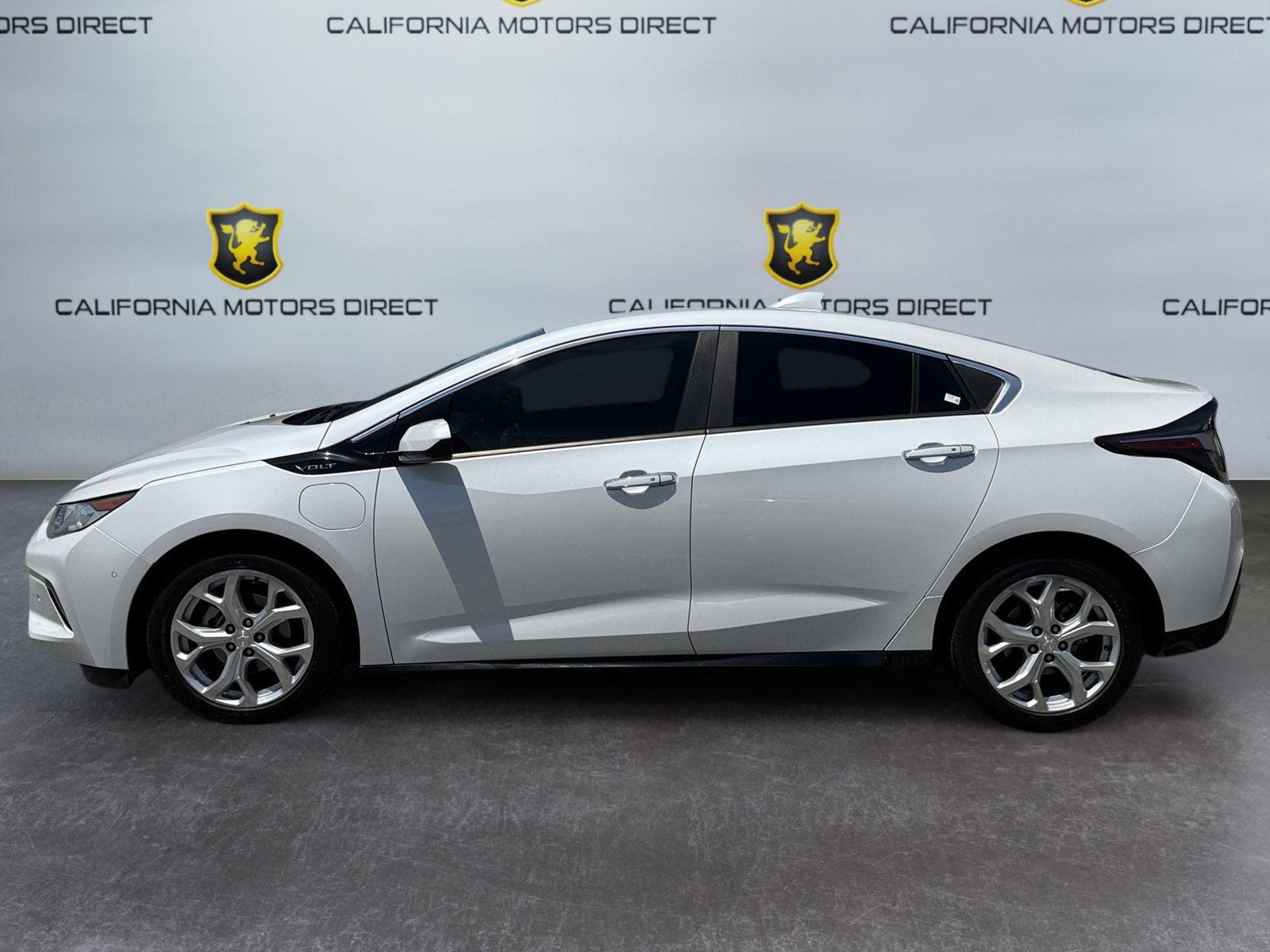 Used 2016 Chevrolet Volt Premier w/ Driver Confidence Package FWD image 2