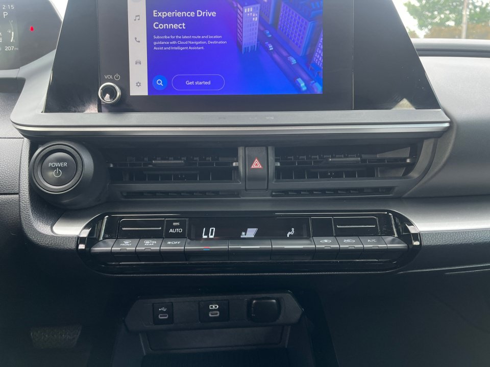 Used 2025 Toyota Prius LE FWD image 18