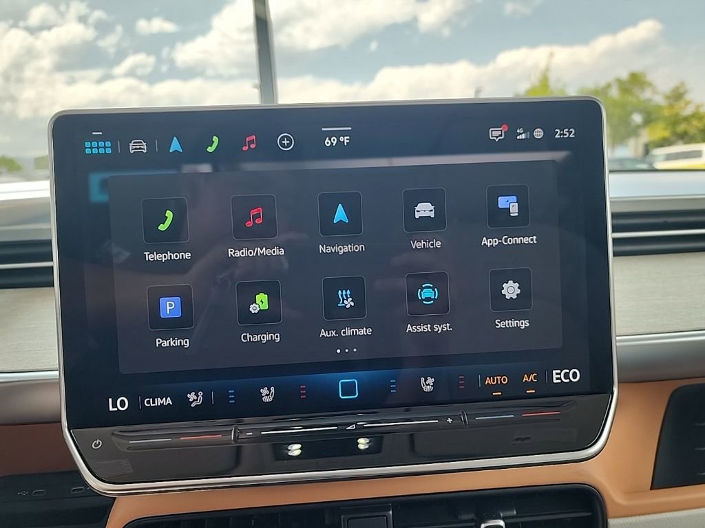 New 2025 Volkswagen ID. Buzz 1st Edition image 17