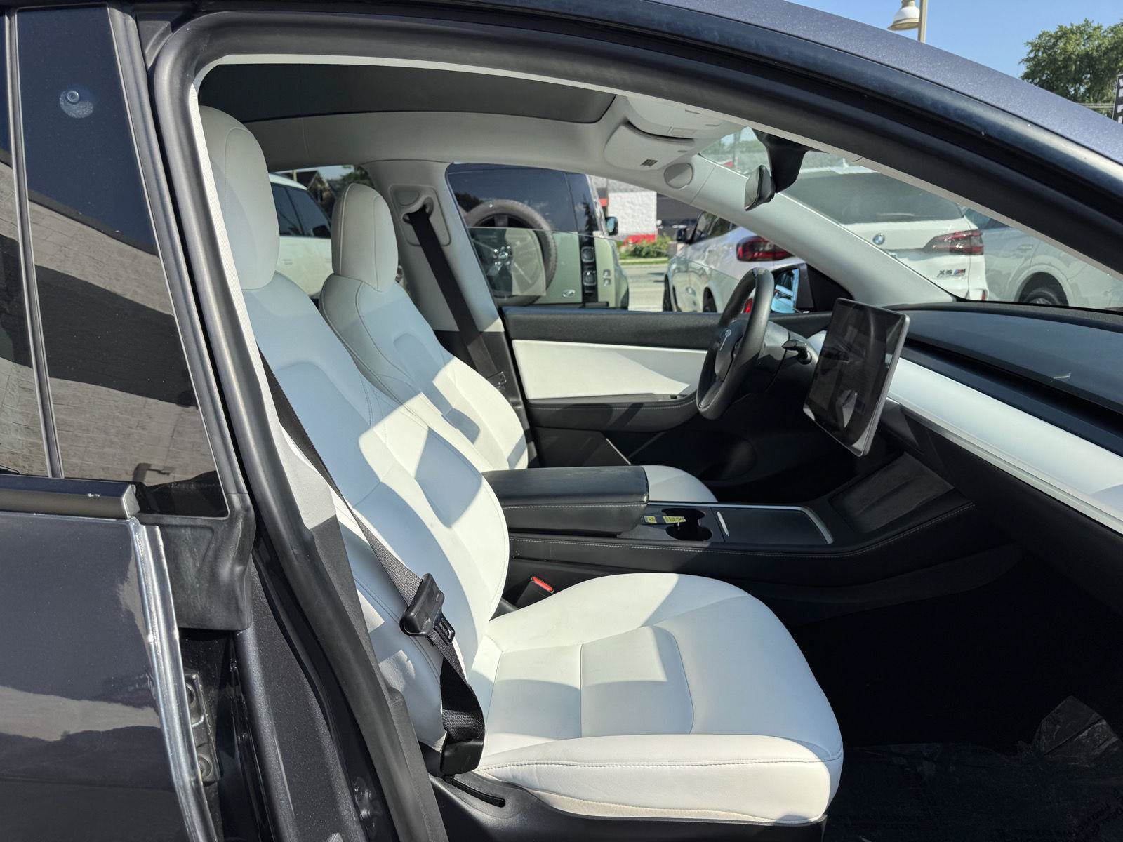 Used 2021 Tesla Model Y Long Range AWD/4WD image 38