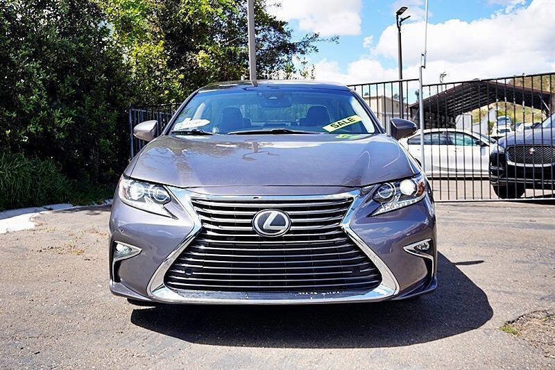 Used 2017 Lexus ES 350 w/ Luxury Package image 5