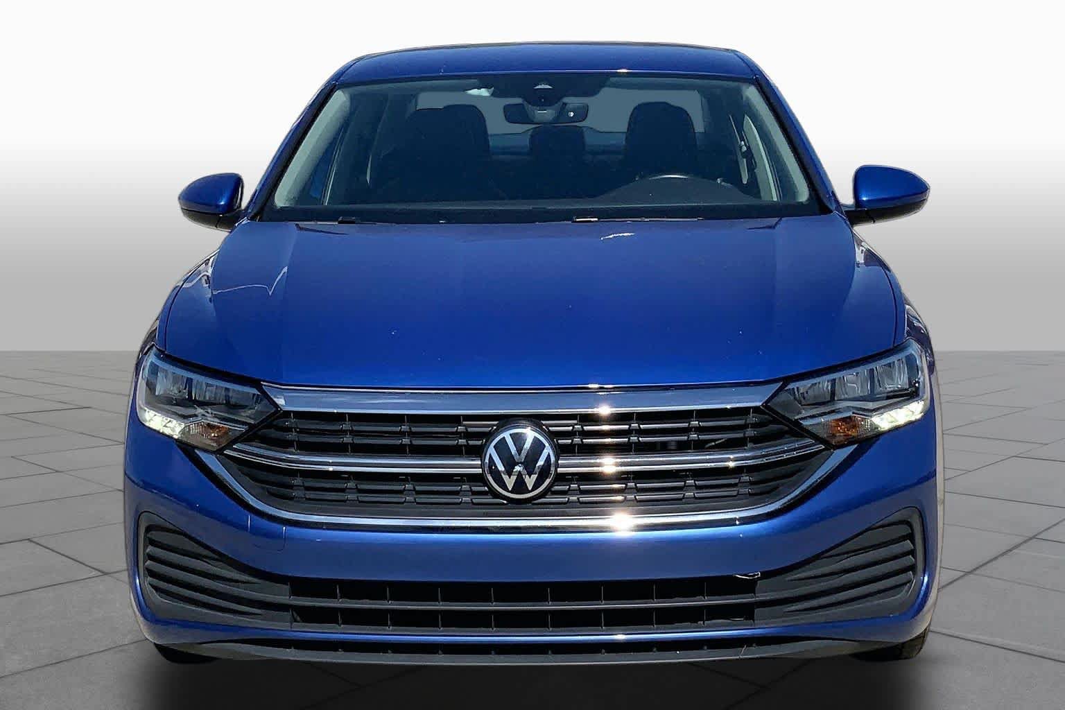 Used 2024 Volkswagen Jetta SE FWD image 4
