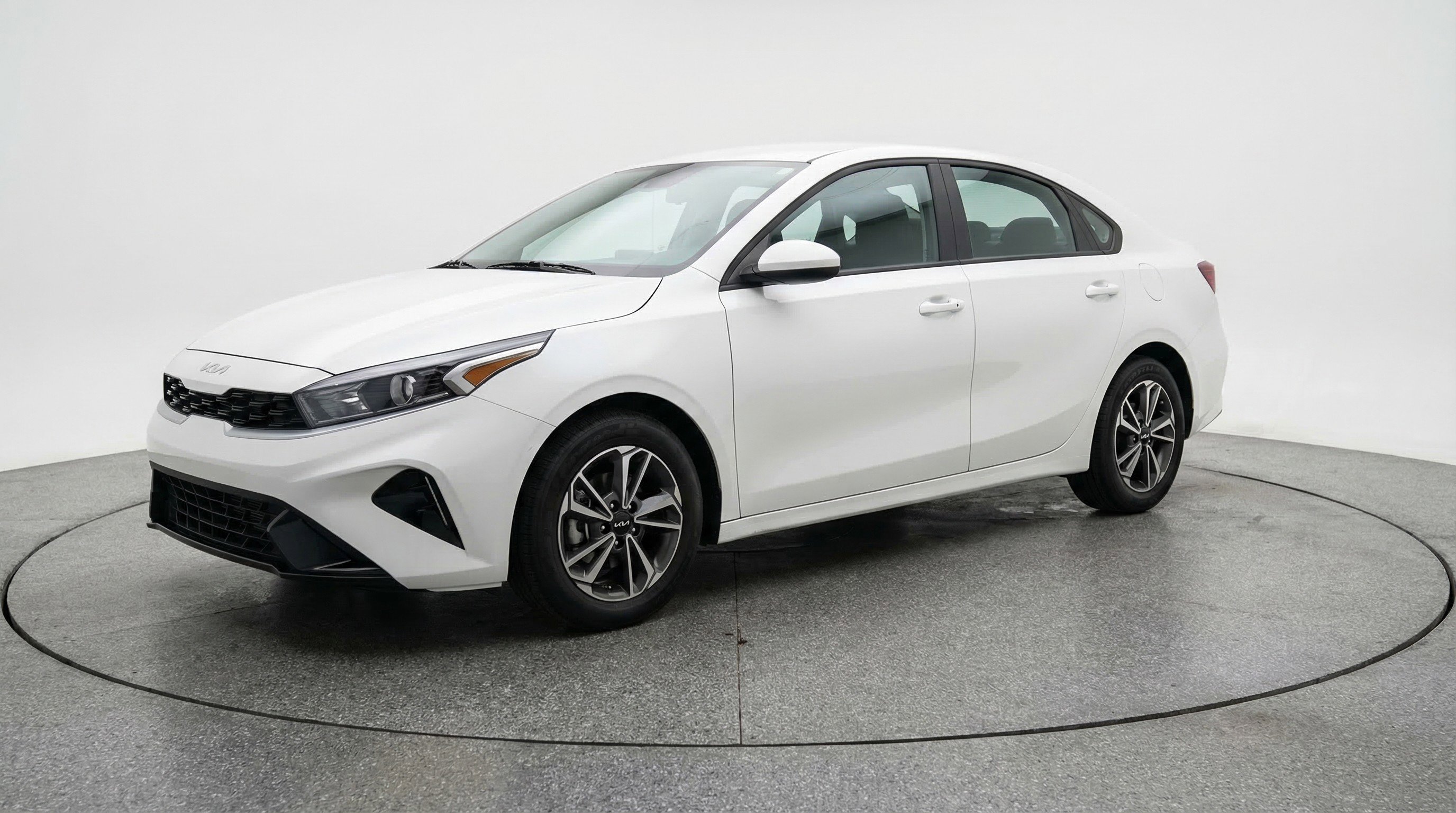 Used 2024 Kia Forte LXS image 3