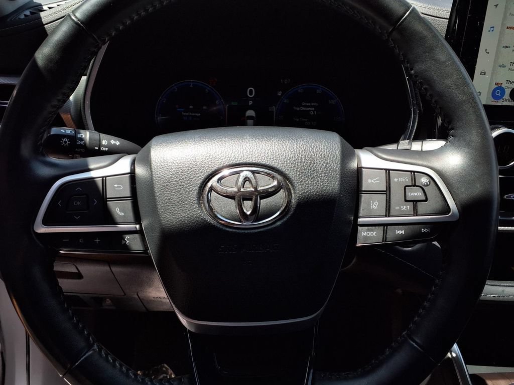 Used 2023 Toyota Highlander Platinum FWD image 13