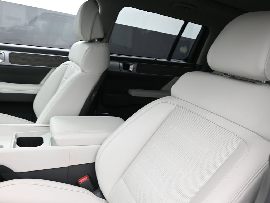 Used 2025 Hyundai Santa Fe Limited image 19