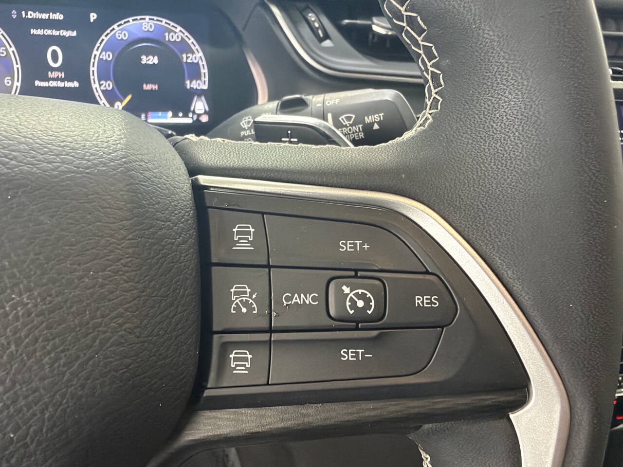 Used 2023 Jeep Grand Cherokee Laredo w/ Luxury Tech Group I AWD/4WD image 17