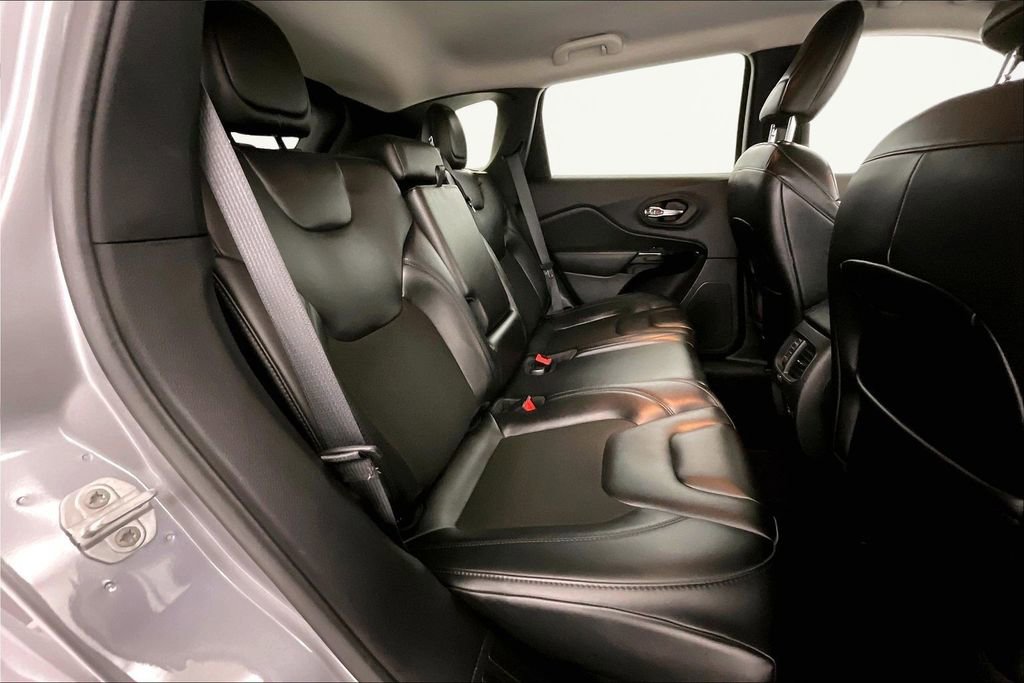 Used 2021 Jeep Cherokee Latitude Plus image 18