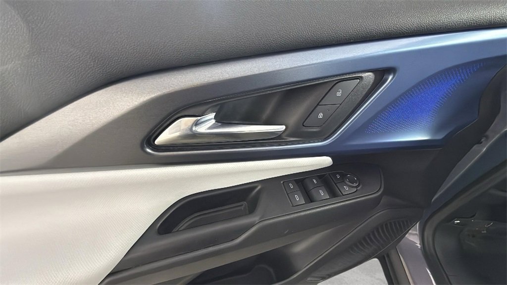 Used 2025 Chevrolet Equinox EV LT image 27