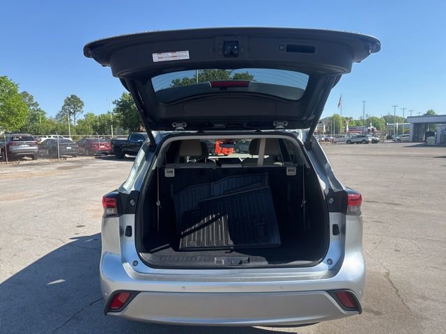 Used 2020 Toyota Highlander Platinum FWD image 19