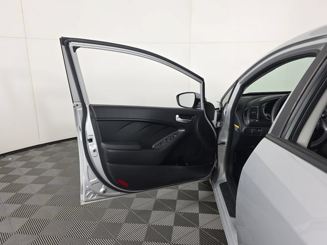 Used 2017 Kia Forte LX FWD image 18