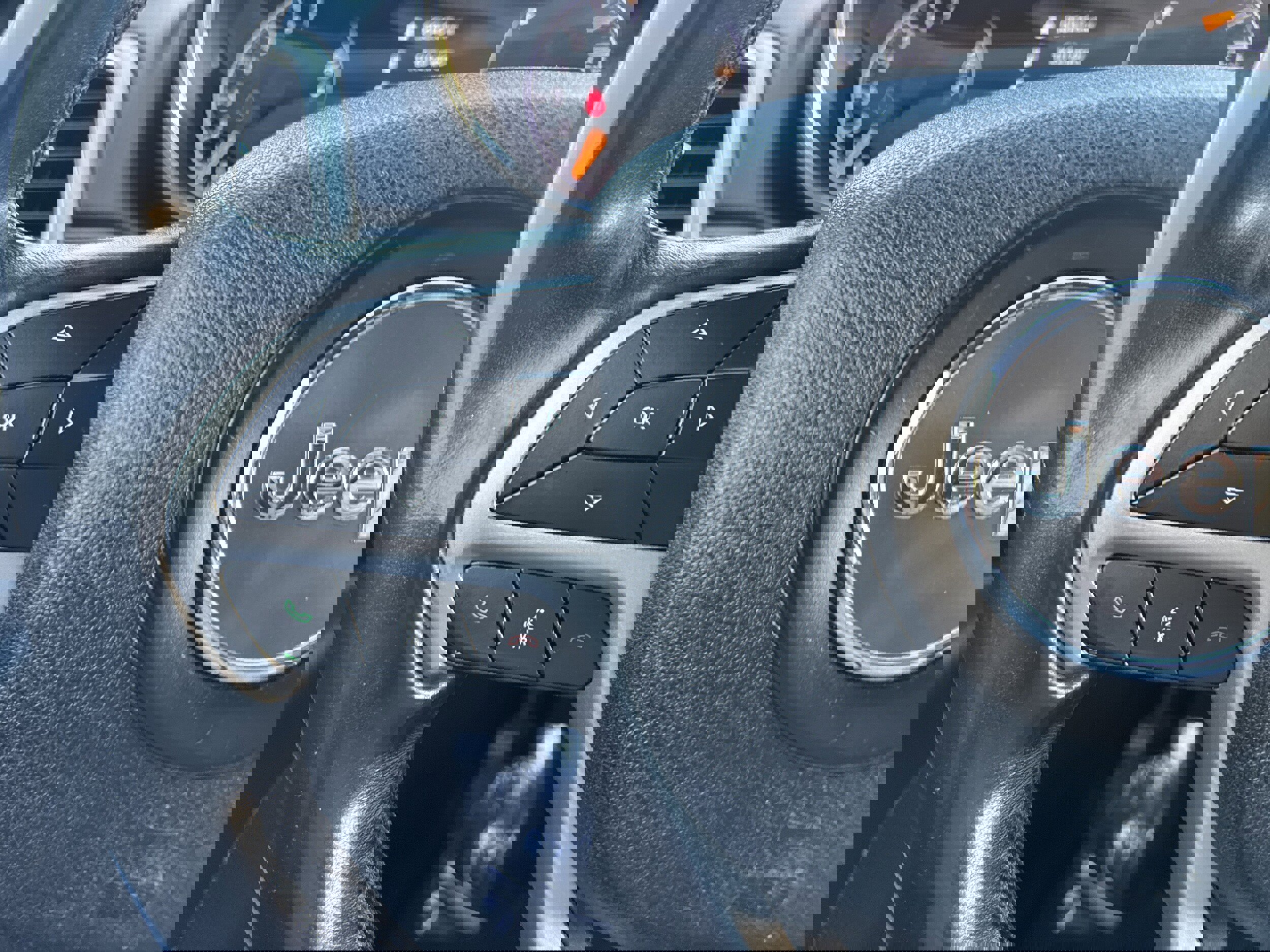 Used 2018 Jeep Grand Cherokee Limited image 27