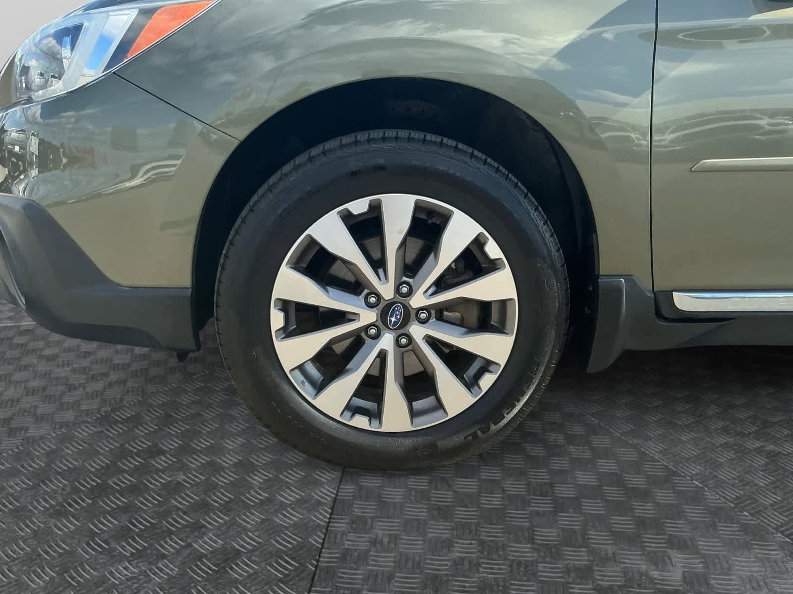 Used 2017 Subaru Outback 2.5i Touring w/ Popular Package #5A AWD/4WD image 14