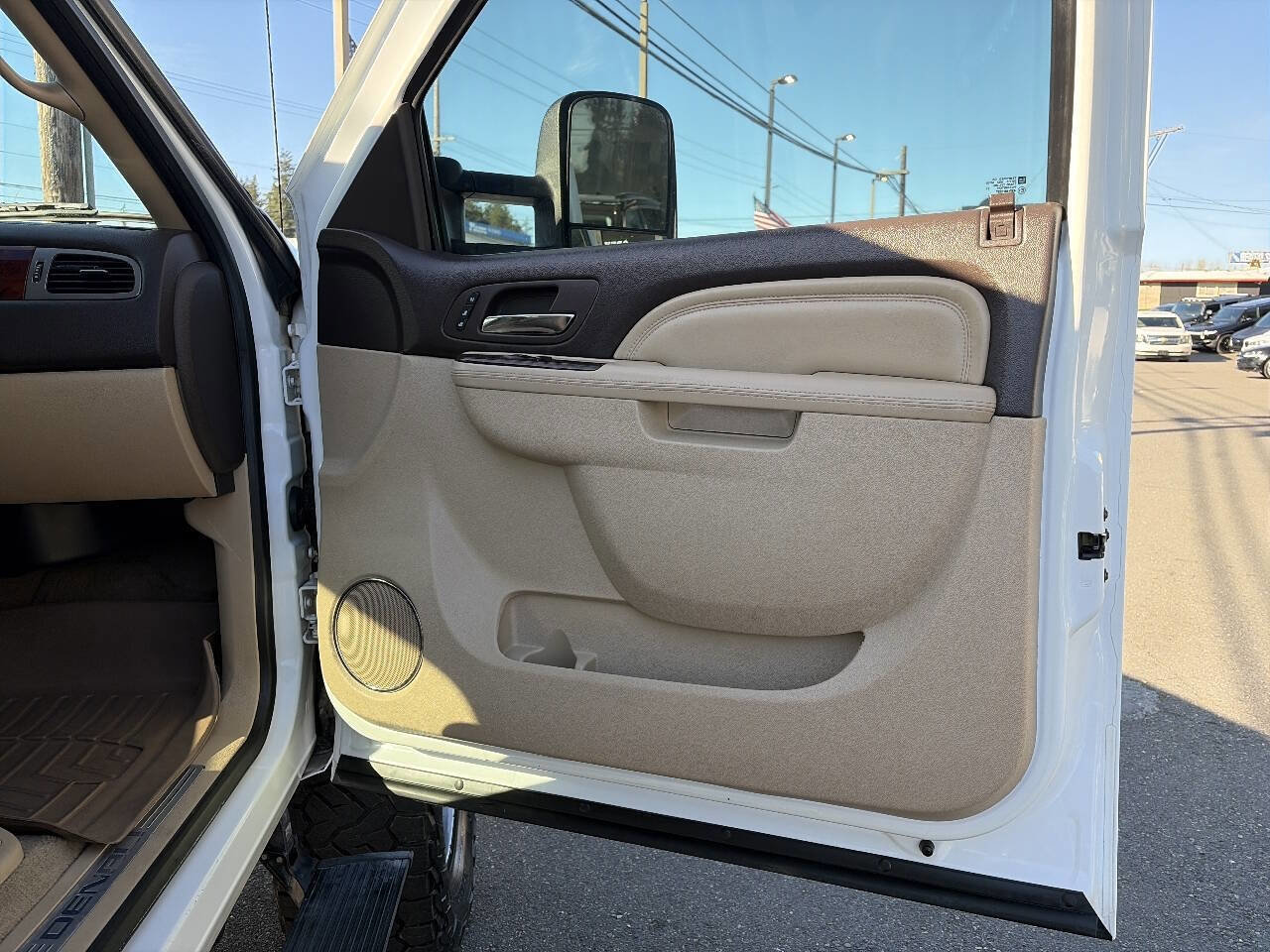 Used 2014 GMC Sierra 2500 Denali w/ Suspension Package, Off-Road image 22