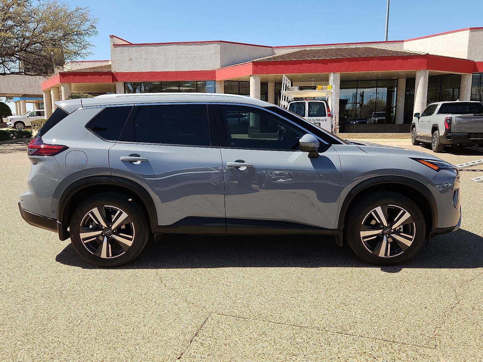 Used 2025 Nissan Rogue SL w/ SL Premium Package image 5