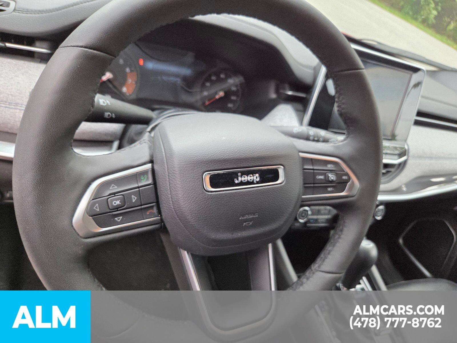 Used 2025 Jeep Compass Latitude AWD/4WD image 13
