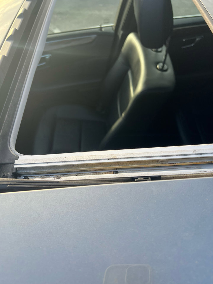 Used 2012 Mercedes-Benz E 350 4MATIC Sedan image 14