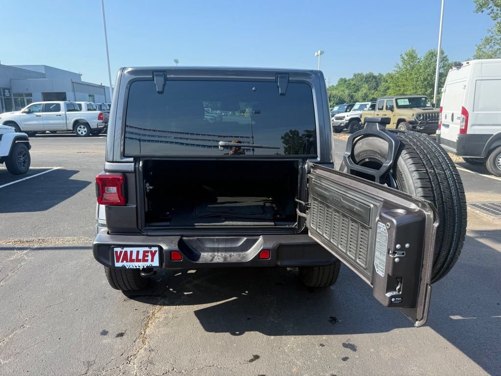 Used 2025 Jeep Wrangler Unlimited Sahara AWD/4WD image 47