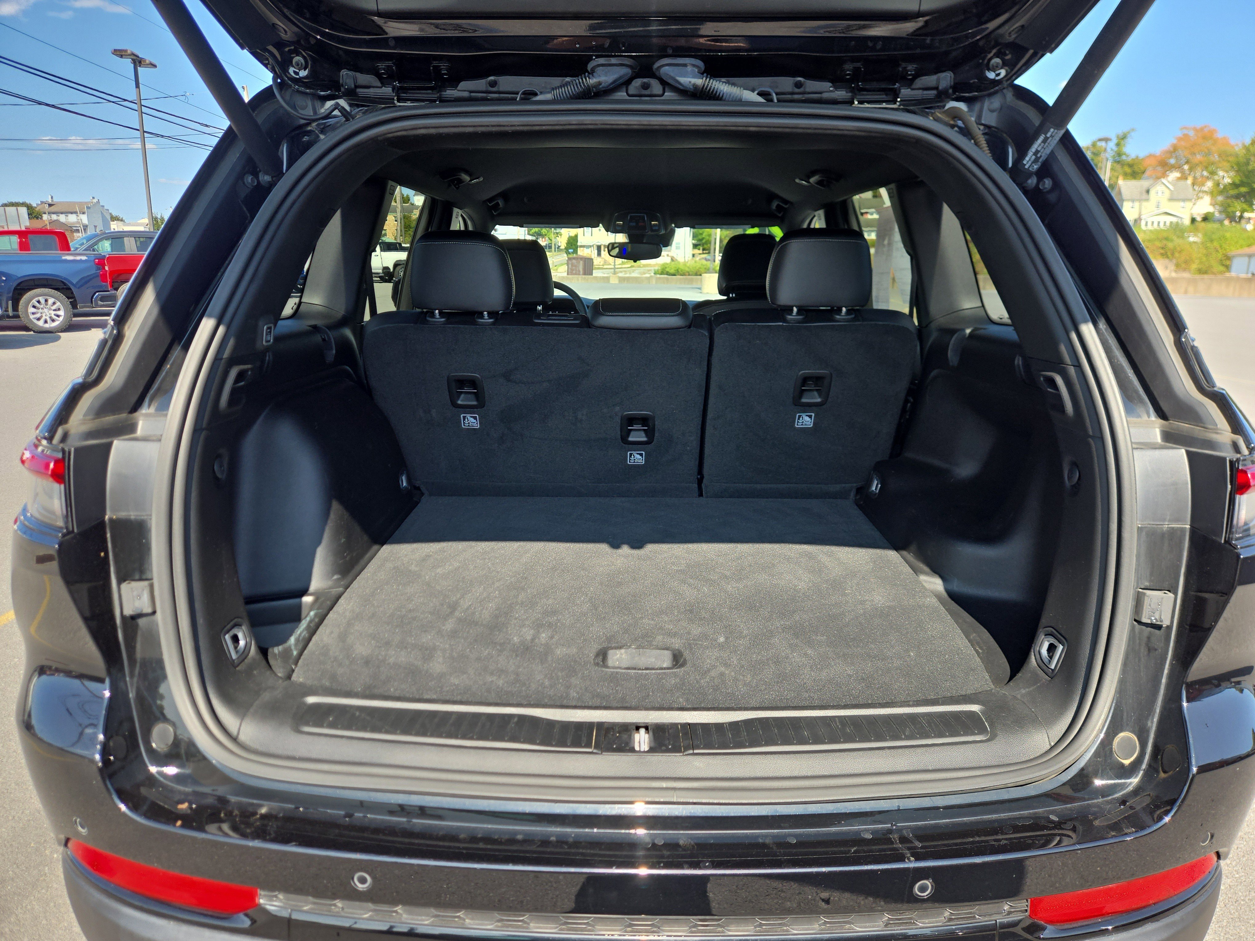 Used 2023 Jeep Grand Cherokee Altitude image 5