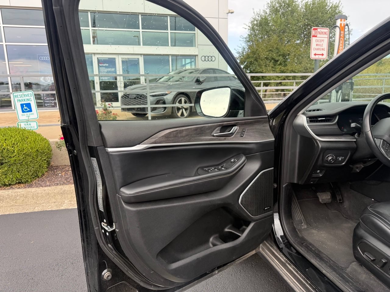 Used 2021 Jeep Grand Cherokee L Limited AWD/4WD image 8