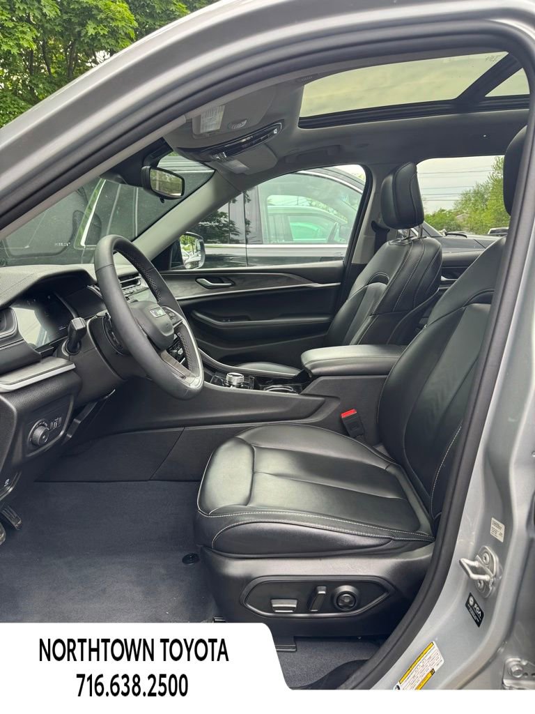 Used 2023 Jeep Grand Cherokee L Limited AWD/4WD image 23