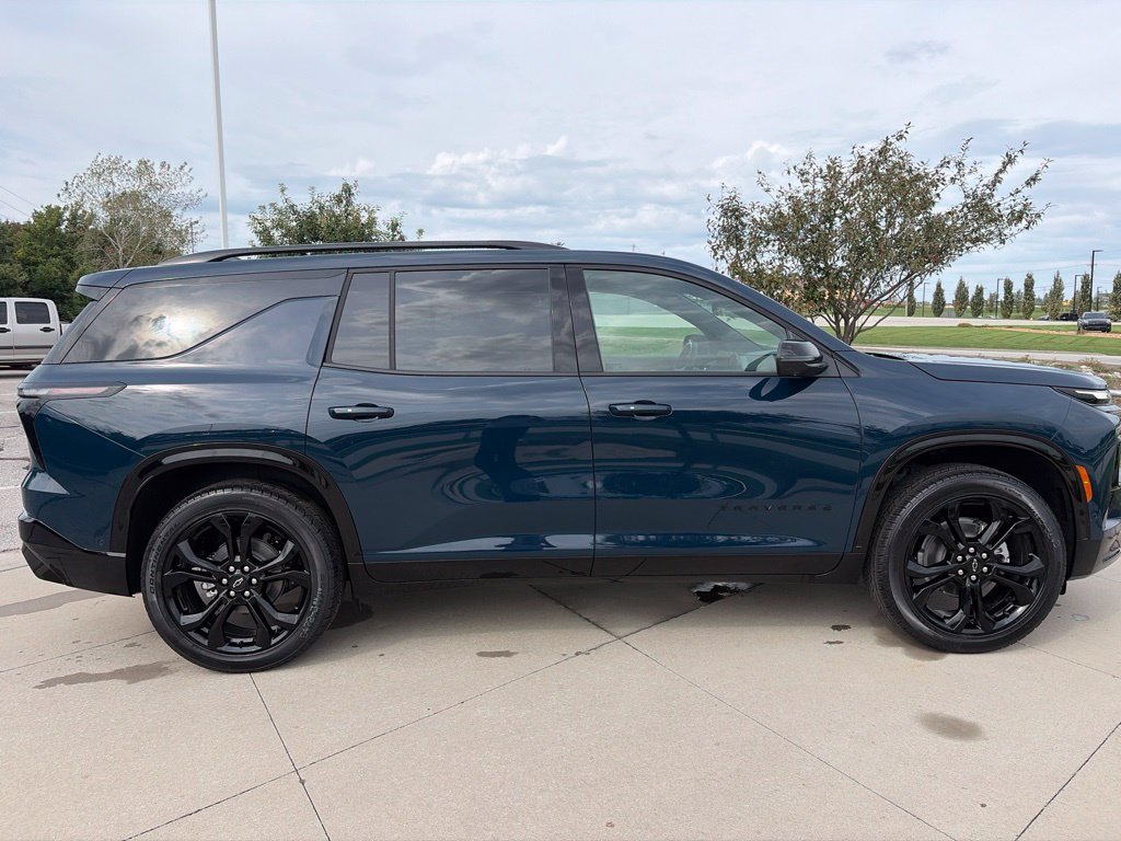New 2027 Chevrolet Traverse RS w/ LPO, Floor Liner Package AWD/4WD image 25