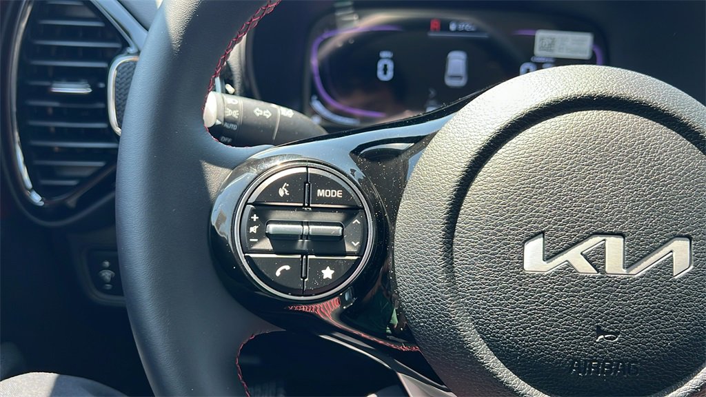 Certified 2025 Kia Soul GT-Line image 18