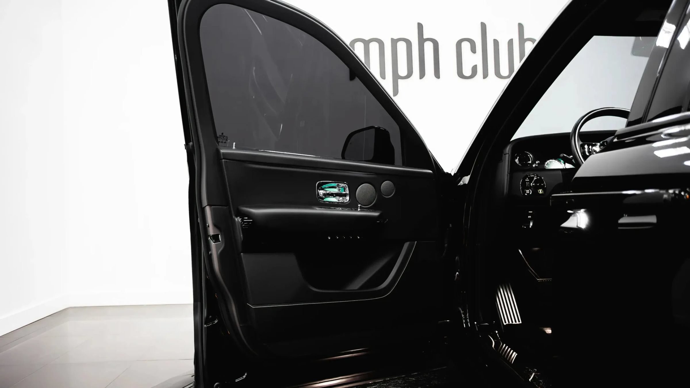 Used 2021 Rolls-Royce Cullinan AWD/4WD image 35
