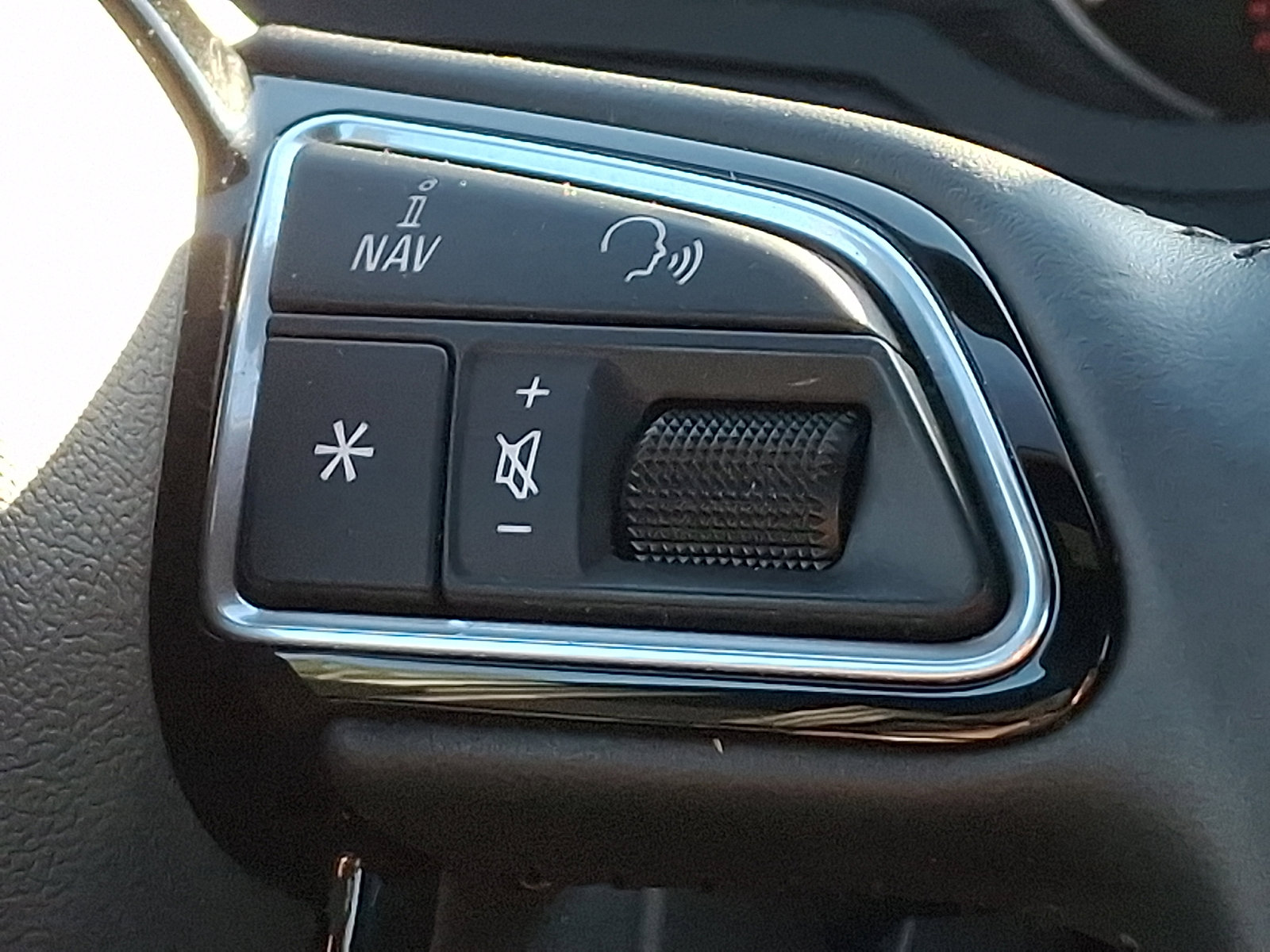 Used 2018 Audi Q3 2.0T Premium Plus image 24